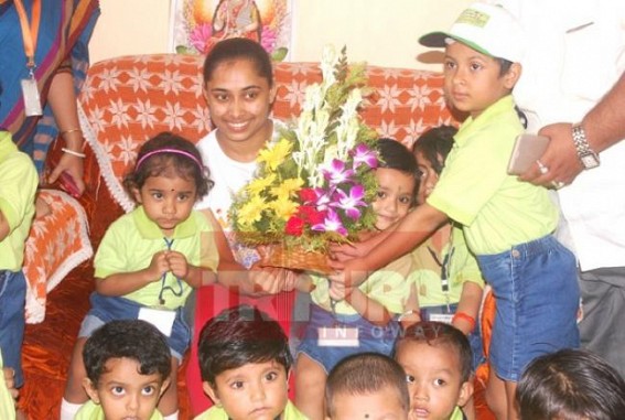 Kids felicitate Dipa Karmakar Kids felicitate Dipa Karmakar